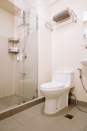 Condo, 1 habitación, patio, vista al jardín | Baño