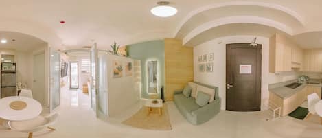 Condo, 1 habitación, balcón, vista al jardín | Sala de estar