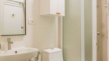 Condo, 1 Bedroom, Balcony, Garden View | Bathroom