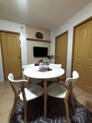 Appart'hôtel, 2 chambres | Salle à manger