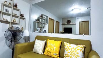 Condo, 2 quartos | Sala de estar