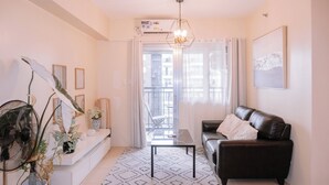 Condo, 2 chambres, balcon | Salle de séjour