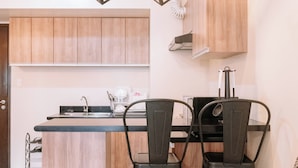 Condo, 2 chambres, balcon | Salle à manger