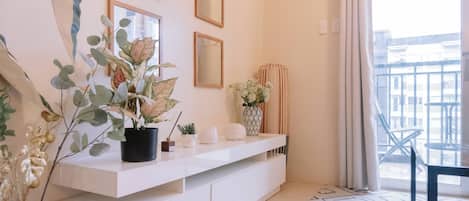 Condo, 2 Bedrooms, Balcony | Living room