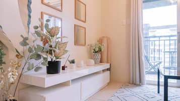Apartment, 2 Schlafzimmer, Balkon | Wohnzimmer
