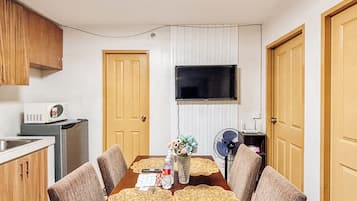 Apartemen, 2 kamar tidur | Ruang makan