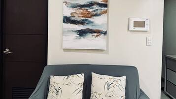 Apartment, 1 Bedroom, City View | Living area