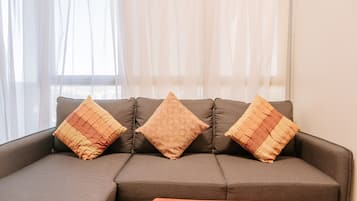 Bloc d'apartaments, 1 dormitori, balcó, vistes a la ciutat | Sala d'estar