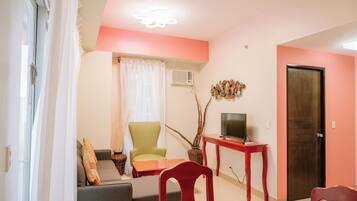 Bloc d'apartaments, 1 dormitori, balcó, vistes a la ciutat | Sala d'estar