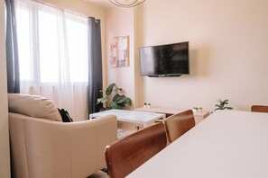 Condo, 1 Bedroom, Patio | Living room