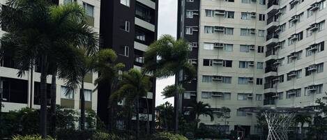 A modern residential building complex with a swimming pool.