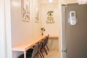 公寓客房, 2 間臥室, 花園景觀 | 餐廳