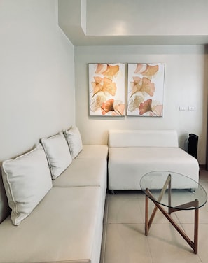 Apartment, 1 Bedroom, Balcony | Living room