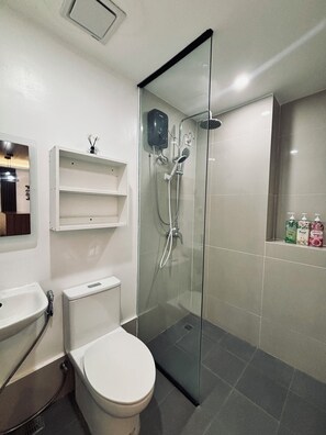 Bathroom - A Smooth & Cozy City Loft (Iloilo)