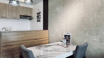 Condo, 1 Bedroom | Dining room