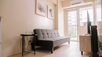 Condo, 1 Bedroom, Balcony | Living room