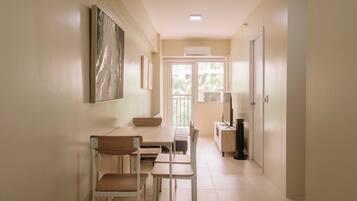 Condo, 1 Bedroom, Balcony | Dining