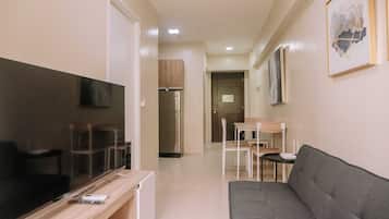 Condo, 1 Bedroom, Balcony | Living room