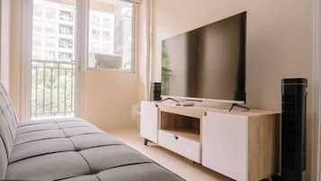 Condo, 1 Bedroom, Balcony | Living room