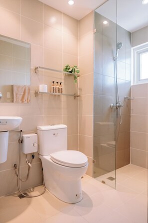 Appartement, 1 chambre, balcon | Salle de bain