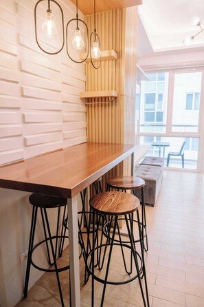 Studio, 1 Bedroom | Dining
