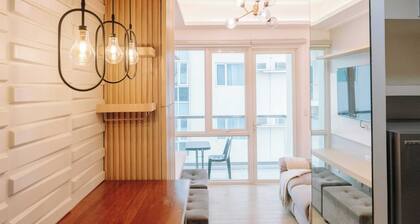 A Warm & Cozy City Studio