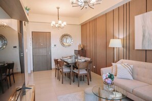 Apartment, 1 Bedroom | Dining room