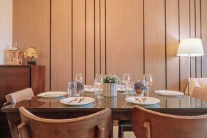 Apartment, 1 Bedroom | Dining room