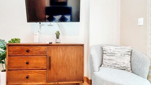 Condo, 1 habitación, balcón, vista al jardín | Sala de estar