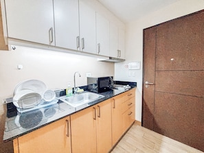 Condo, 1 Bedroom, Balcony, Garden View | Interior