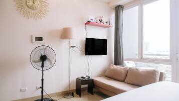 Apartamento, 1 habitación, balcón, vistas a la ciudad | Sala de estar