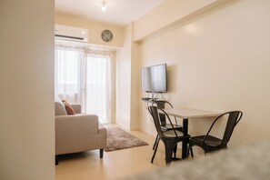 Condo, 1 chambre, balcon | Salle de séjour
