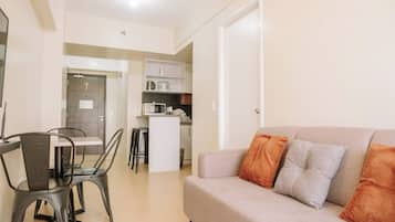 Condo, 1 Bedroom, Balcony | Living room