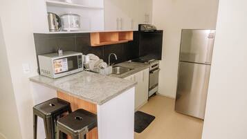 Condo, 1 Bedroom, Balcony | Interior