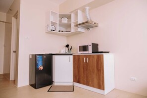 Condo, 1 Bedroom, Patio, Garden View | Interior