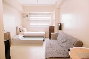 Condo, 1 Bedroom, Patio, Garden View | Living room