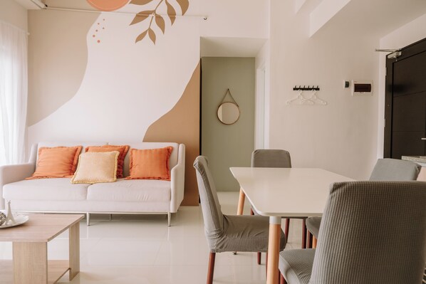 Condo, 2 Bedrooms | Living room