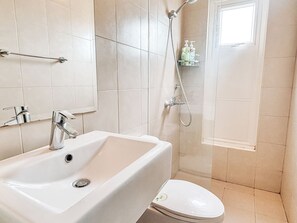 Apartment, 2 Bedrooms, Balcony, City View | Bathroom - A Family Stay Like No Other (Iloilo)