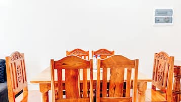 Apartment, 2 Bedrooms, Balcony, City View | Dining room
