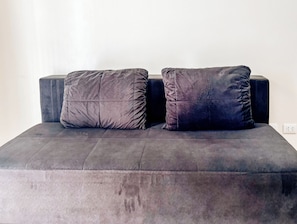 Apartment, 2 Bedrooms, Balcony, City View | Interior