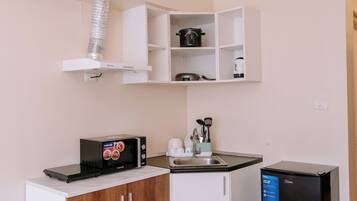 Studio, 1 Bedroom, Accessible, Garden View | Interior