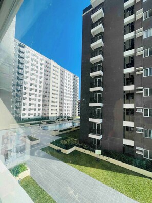Condo, 1 quarto, varanda, vista para o jardim | Fachada