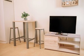 Condo, 1 quarto, varanda, vista para o jardim | Comodidades do quarto