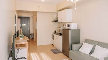 Studio, 1 Bedroom | Living room