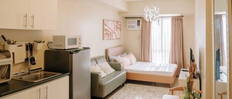 Studio, 1 Bedroom | Living room