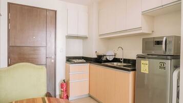 Studio, 1 Bedroom, Balcony, City View | Interior