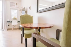Studio, 1 phòng ngủ, ban công, quang cảnh thành phố | Phòng ăn
