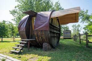 Property grounds - Complete privatization of the village toue des demoiselles (Chassenard)