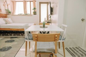 Condo, 1 Bedroom | Dining room