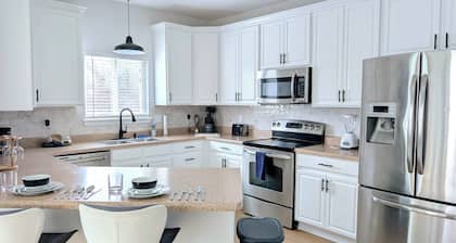 Opulent 3-Bedroom Home w/ Garage- Monthly Stays Only
